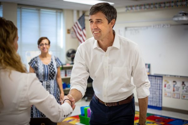 Beto O’Rourke Delivers Supplies, Talks With Teachers at Moulton